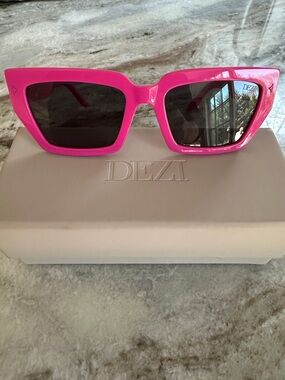 DEZI Switch  Bold Pink Square Sunglasses